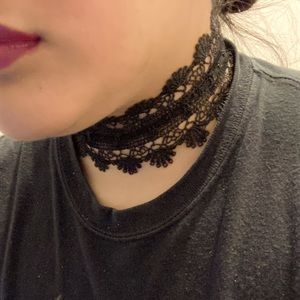 Forever 21 Lace Chocker